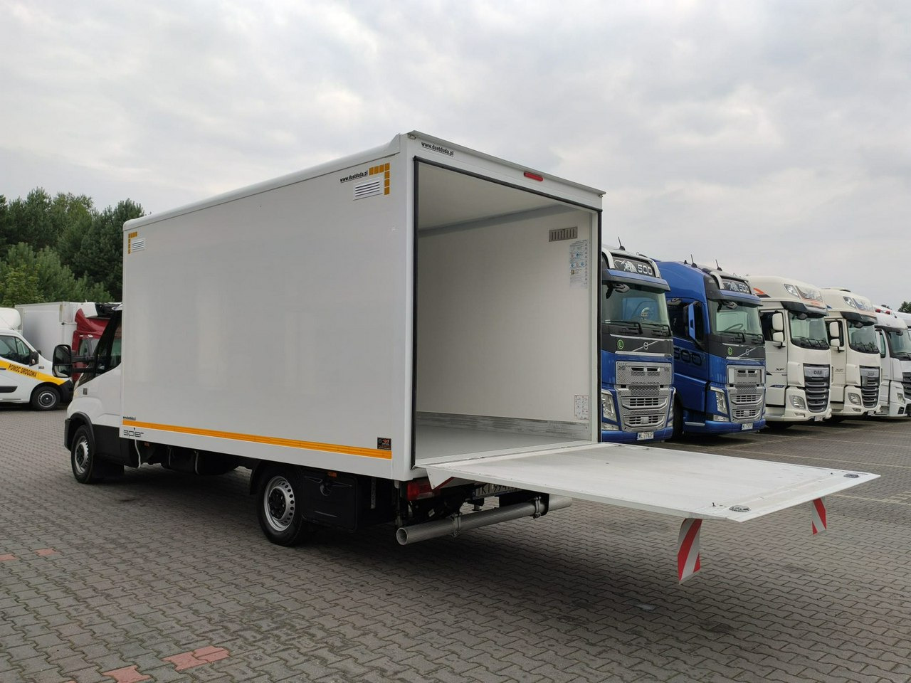 Iveco Daily 35S16S V - כלי רכב מסחרי עם תיבה: תמונה 4 Iveco Daily 35S16S V - כלי רכב מסחרי עם תיבה: תמונה 4