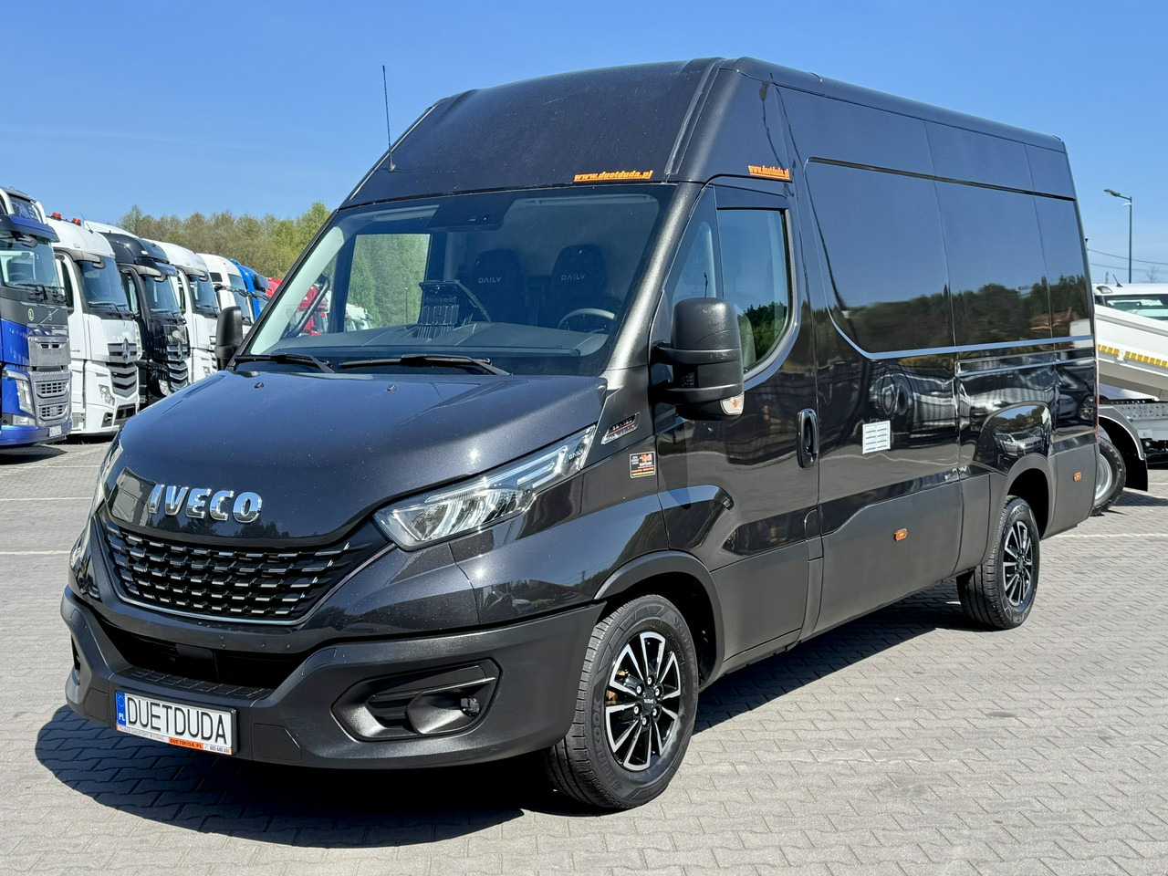 Iveco Daily 35S18 - כלי רכב מסחרי עם לוח: תמונה 2 Iveco Daily 35S18 - כלי רכב מסחרי עם לוח: תמונה 2