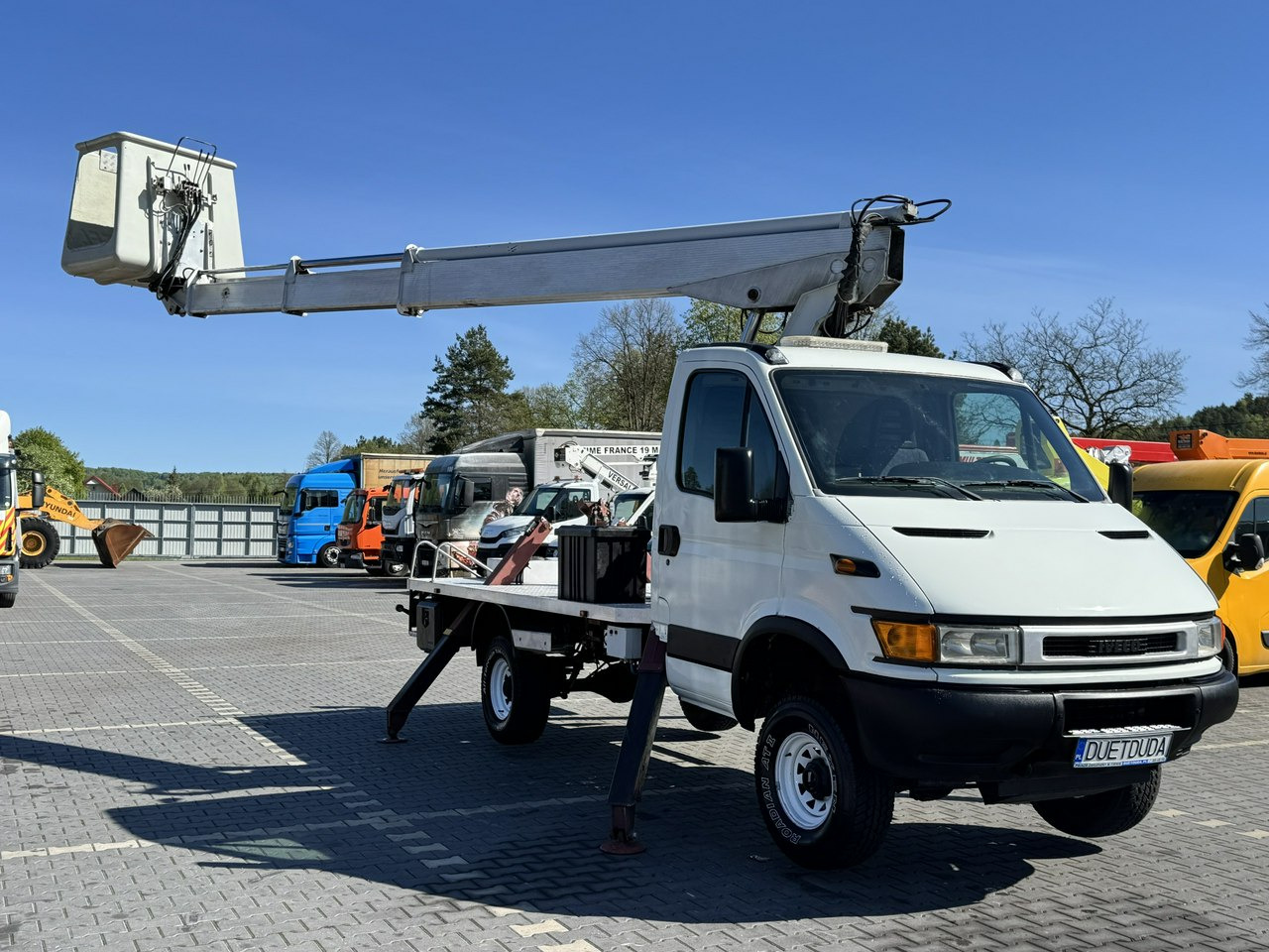 Iveco Daily - פלטפורמה אווירית מותקנת על משאית: תמונה 2 Iveco Daily - פלטפורמה אווירית מותקנת על משאית: תמונה 2