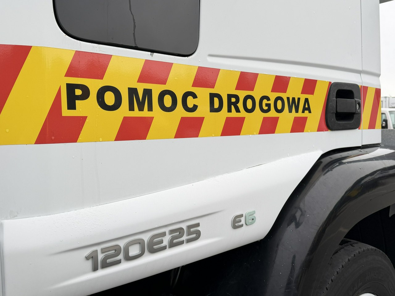 Iveco EUROCARGO 120E25 E6 Laweta Zagłebiana Platforma Pomoc Drogowa - משאית גרירה: תמונה 2 Iveco EUROCARGO 120E25 E6 Laweta Zagłebiana Platforma Pomoc Drogowa - משאית גרירה: תמונה 2