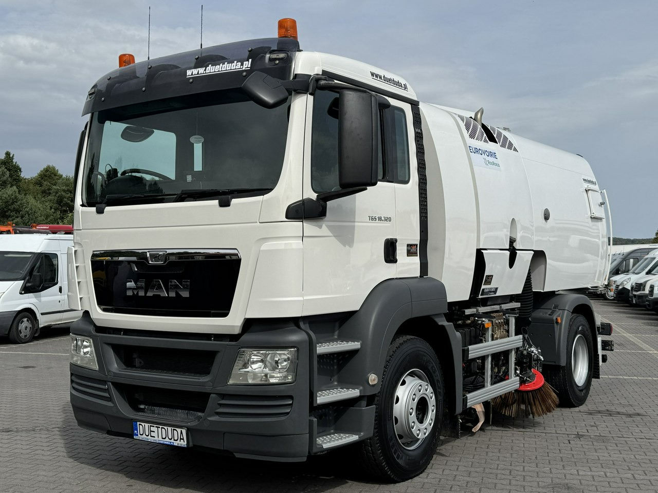 MAN TGS 18.320 E5 BUCHER OPTIFANT 8000 Zamiatarka Uliczna - מכונות אחרות: תמונה 4 MAN TGS 18.320 E5 BUCHER OPTIFANT 8000 Zamiatarka Uliczna - מכונות אחרות: תמונה 4