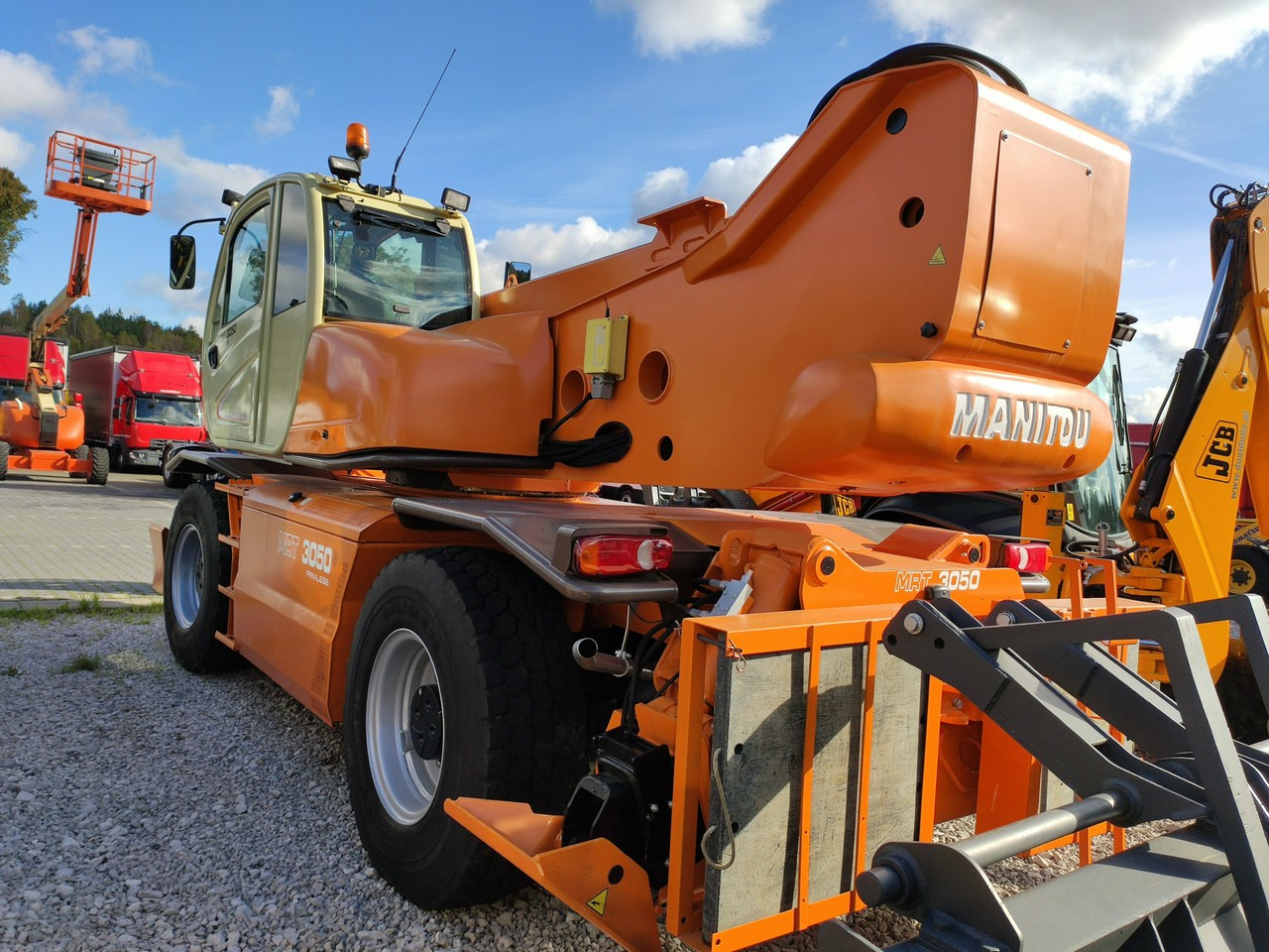Manitou Wózek Jezdniowy Podnośnikowy Obrotowy - מפעיל טלסקופי: תמונה 4 Manitou Wózek Jezdniowy Podnośnikowy Obrotowy - מפעיל טלסקופי: תמונה 4