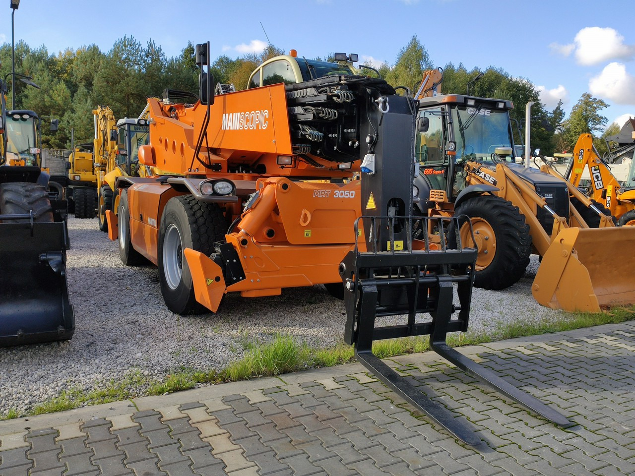 Manitou Wózek Jezdniowy Podnośnikowy Obrotowy - מפעיל טלסקופי: תמונה 1 Manitou Wózek Jezdniowy Podnośnikowy Obrotowy - מפעיל טלסקופי: תמונה 1