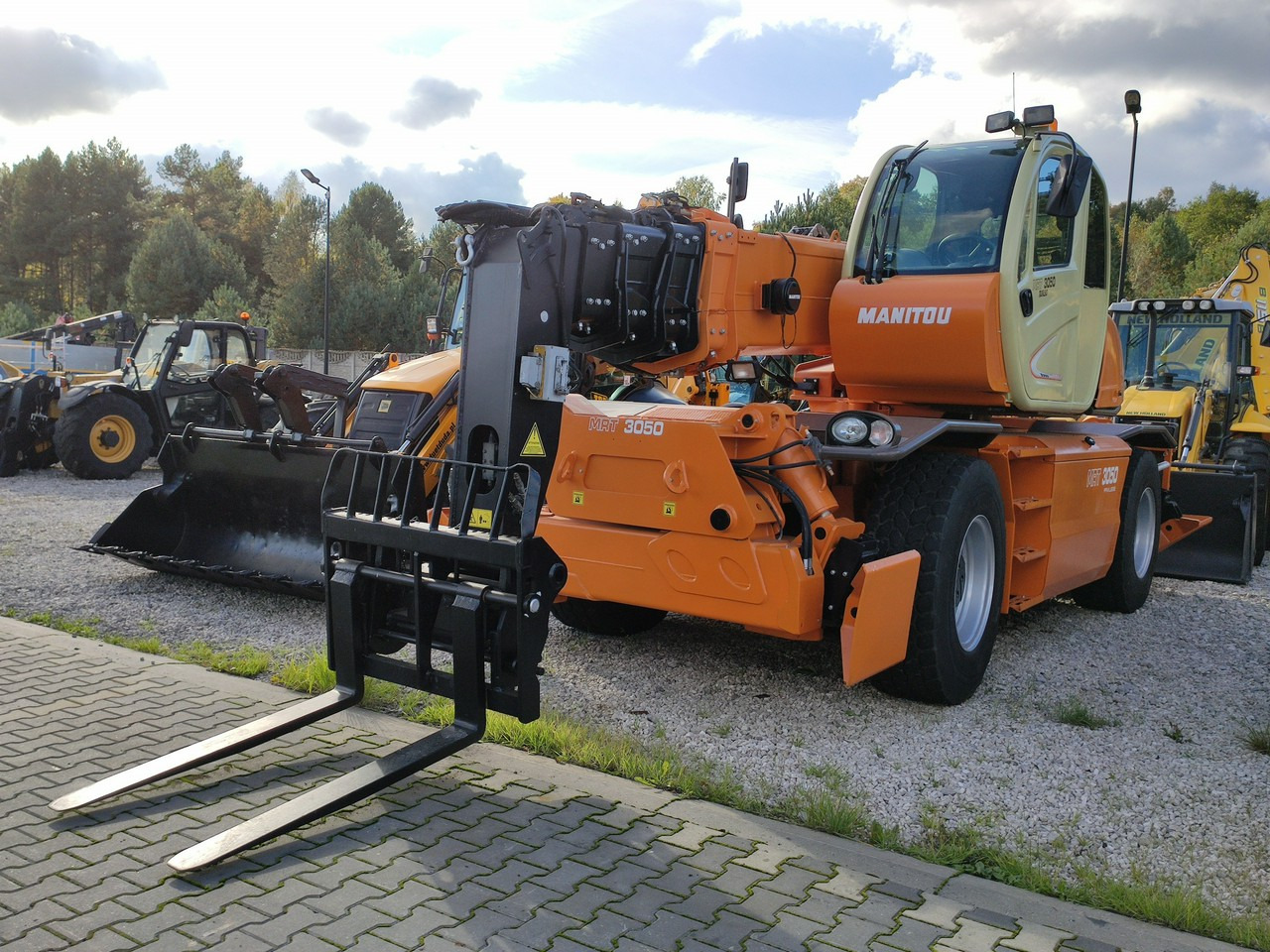 Manitou Wózek Jezdniowy Podnośnikowy Obrotowy - מפעיל טלסקופי: תמונה 2 Manitou Wózek Jezdniowy Podnośnikowy Obrotowy - מפעיל טלסקופי: תמונה 2