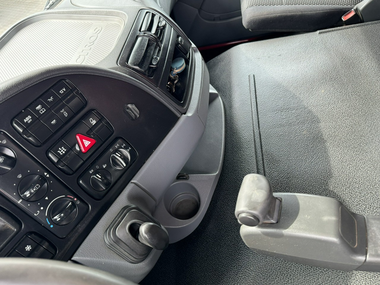 מזהיר Mercedes Actros 4141 8x6 Wywrot SKIBICKI Automat EPS ze Sprzegłem !!!: תמונה 29 מזהיר Mercedes Actros 4141 8x6 Wywrot SKIBICKI Automat EPS ze Sprzegłem !!!: תמונה 29