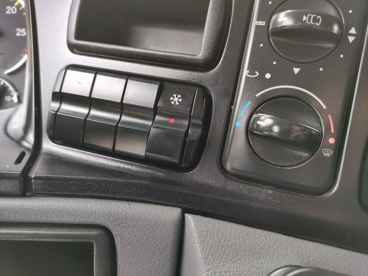 מזהיר Mercedes Actros 4141 8x6 Wywrot SKIBICKI Automat EPS ze Sprzegłem !!!: תמונה 45 מזהיר Mercedes Actros 4141 8x6 Wywrot SKIBICKI Automat EPS ze Sprzegłem !!!: תמונה 45