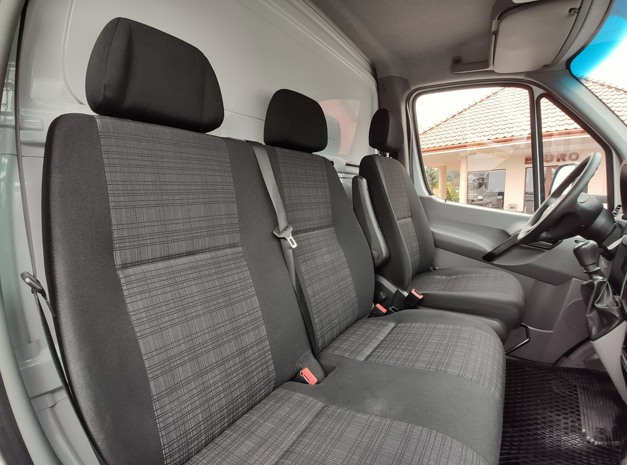 כלי רכב מסחרי עם תיבה Mercedes Sprinter: תמונה 30