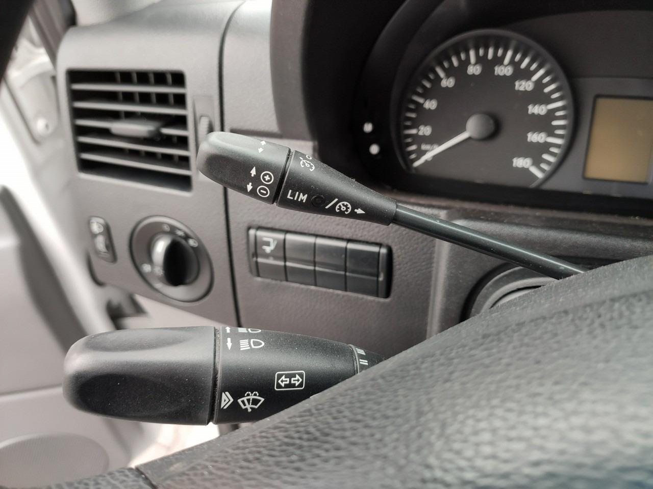כלי רכב מסחרי עם תיבה Mercedes Sprinter: תמונה 21