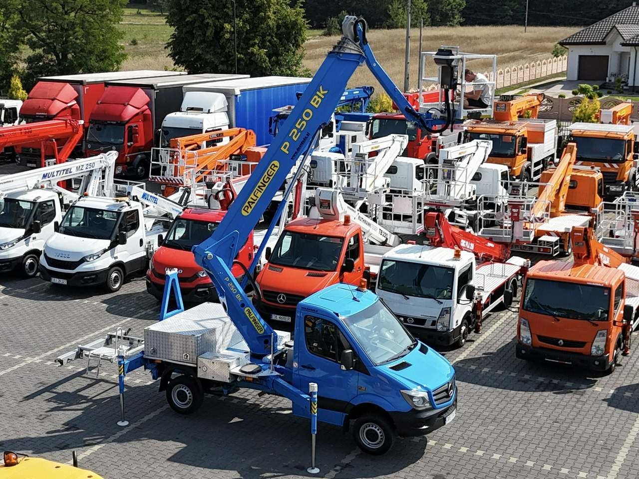 Mercedes Sprinter - פלטפורמה אווירית מותקנת על משאית: תמונה 5 Mercedes Sprinter - פלטפורמה אווירית מותקנת על משאית: תמונה 5