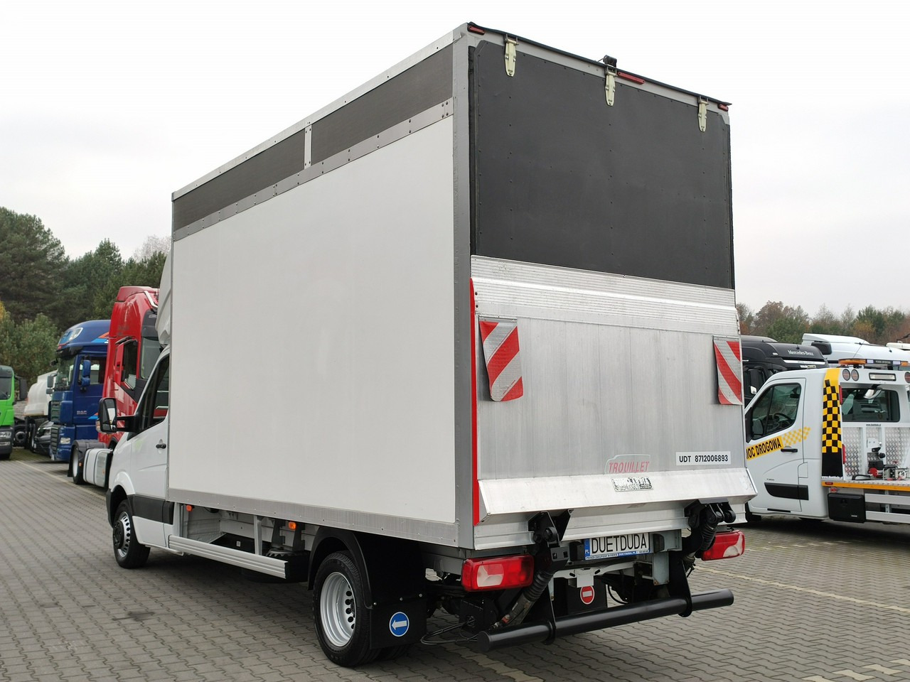 כלי רכב מסחרי עם תיבה Mercedes Sprinter: תמונה 14
