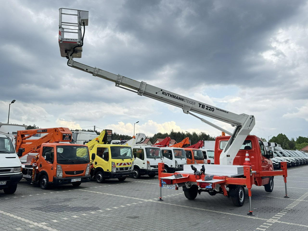 Mercedes Sprinter - פלטפורמה אווירית מותקנת על משאית: תמונה 2 Mercedes Sprinter - פלטפורמה אווירית מותקנת על משאית: תמונה 2