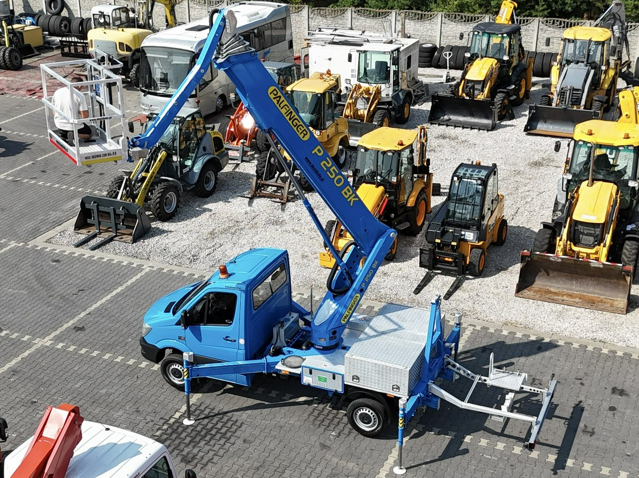 פלטפורמה אווירית מותקנת על משאית Mercedes Sprinter: תמונה 20