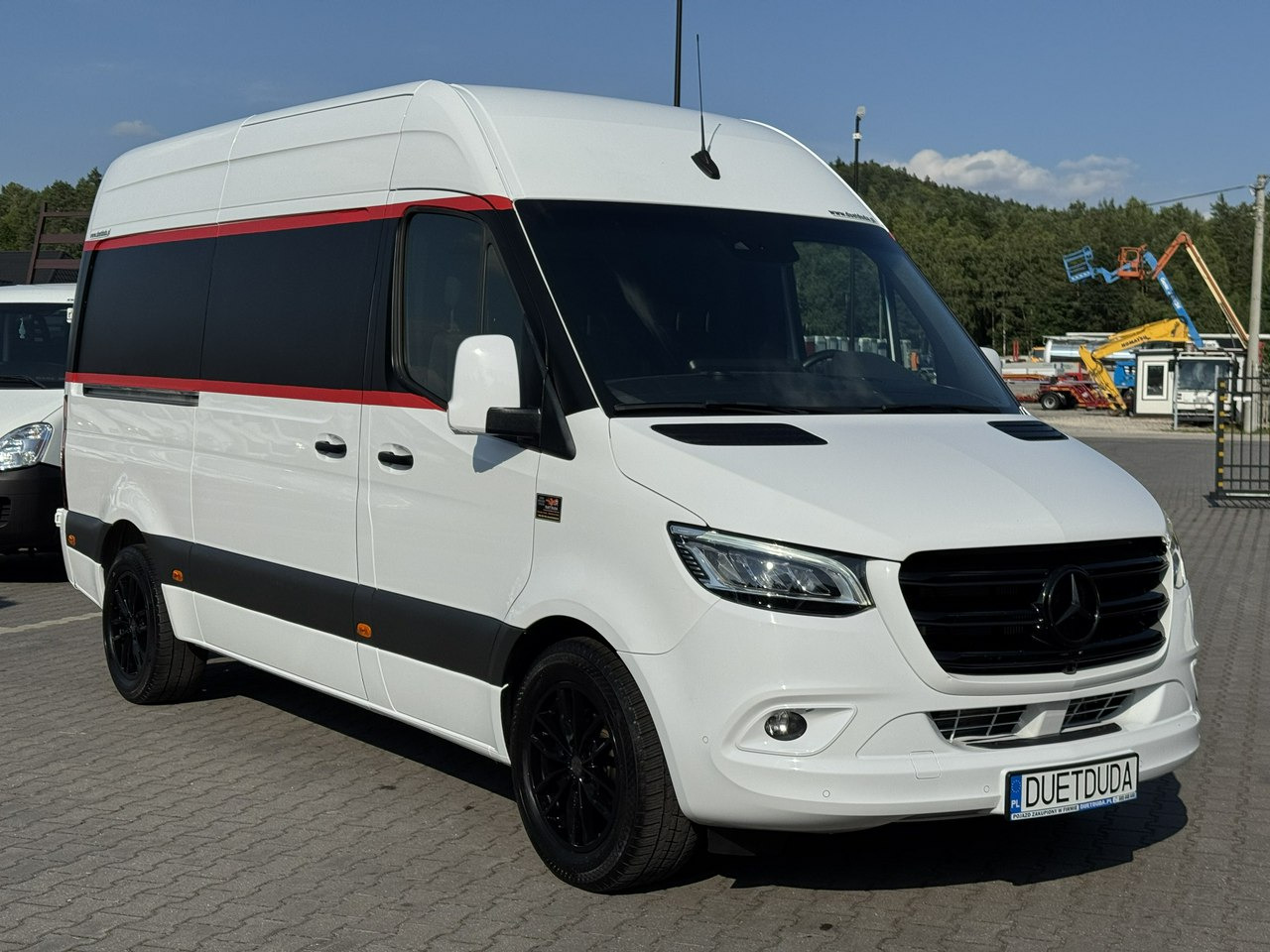 Mercedes Sprinter - כלי רכב מסחרי עם לוח: תמונה 1 Mercedes Sprinter - כלי רכב מסחרי עם לוח: תמונה 1