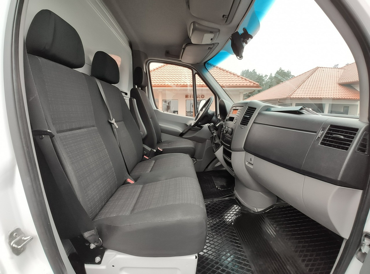 כלי רכב מסחרי עם תיבה Mercedes Sprinter: תמונה 28