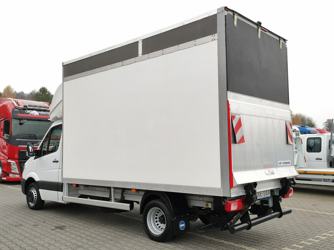 כלי רכב מסחרי עם תיבה Mercedes Sprinter: תמונה 12