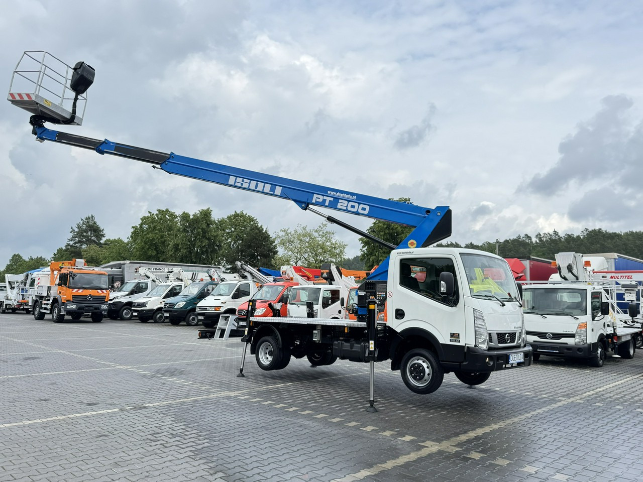 Nissan Cabstar - פלטפורמה אווירית מותקנת על משאית: תמונה 2 Nissan Cabstar - פלטפורמה אווירית מותקנת על משאית: תמונה 2