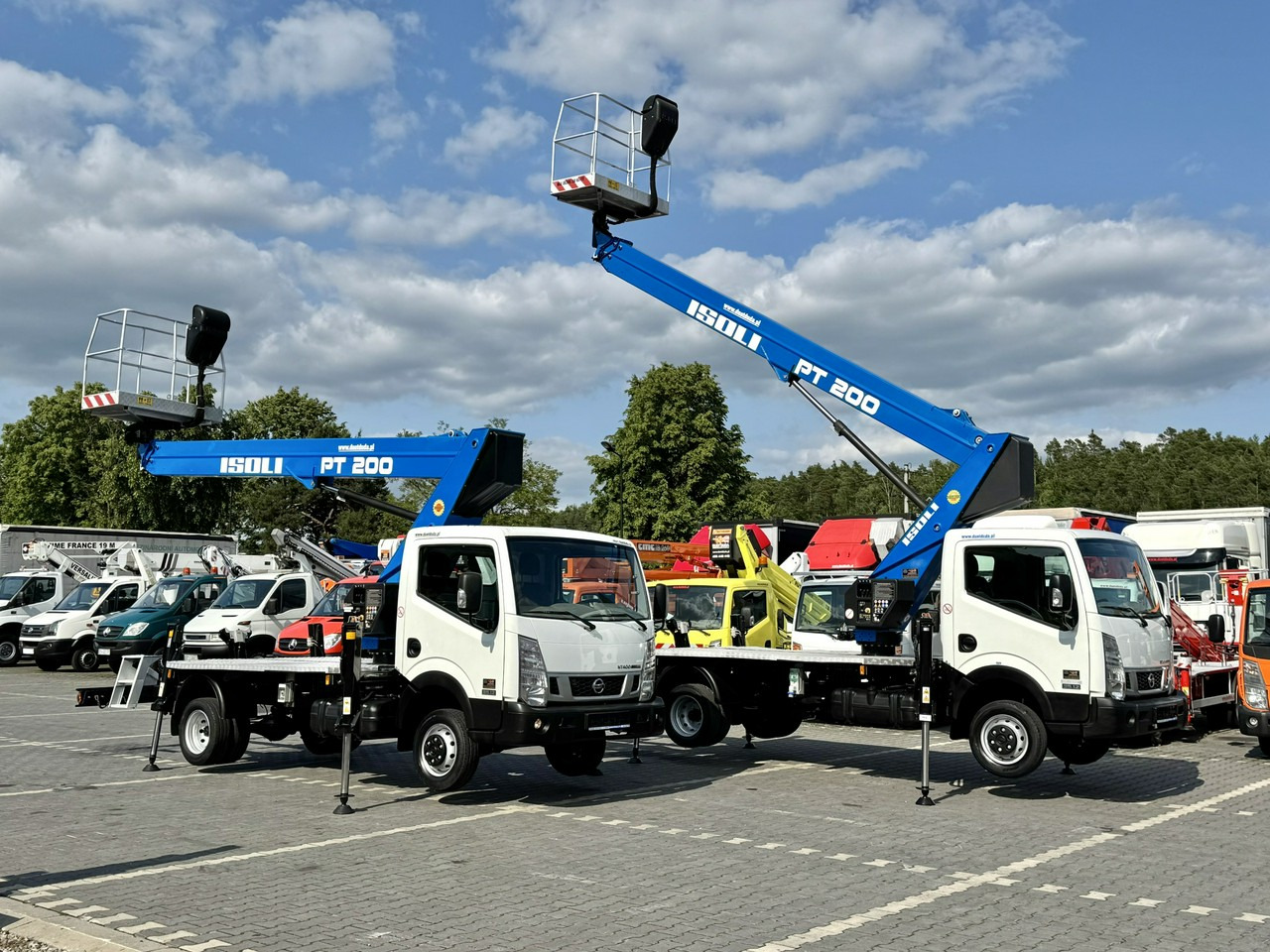 Nissan Cabstar - פלטפורמה אווירית מותקנת על משאית: תמונה 1 Nissan Cabstar - פלטפורמה אווירית מותקנת על משאית: תמונה 1
