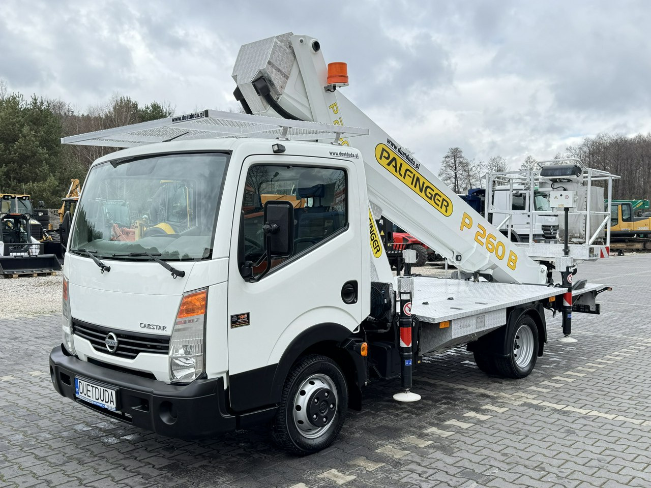 Nissan Cabstar - פלטפורמה אווירית מותקנת על משאית: תמונה 4 Nissan Cabstar - פלטפורמה אווירית מותקנת על משאית: תמונה 4