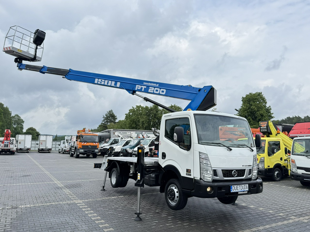Nissan Cabstar - פלטפורמה אווירית מותקנת על משאית: תמונה 5 Nissan Cabstar - פלטפורמה אווירית מותקנת על משאית: תמונה 5
