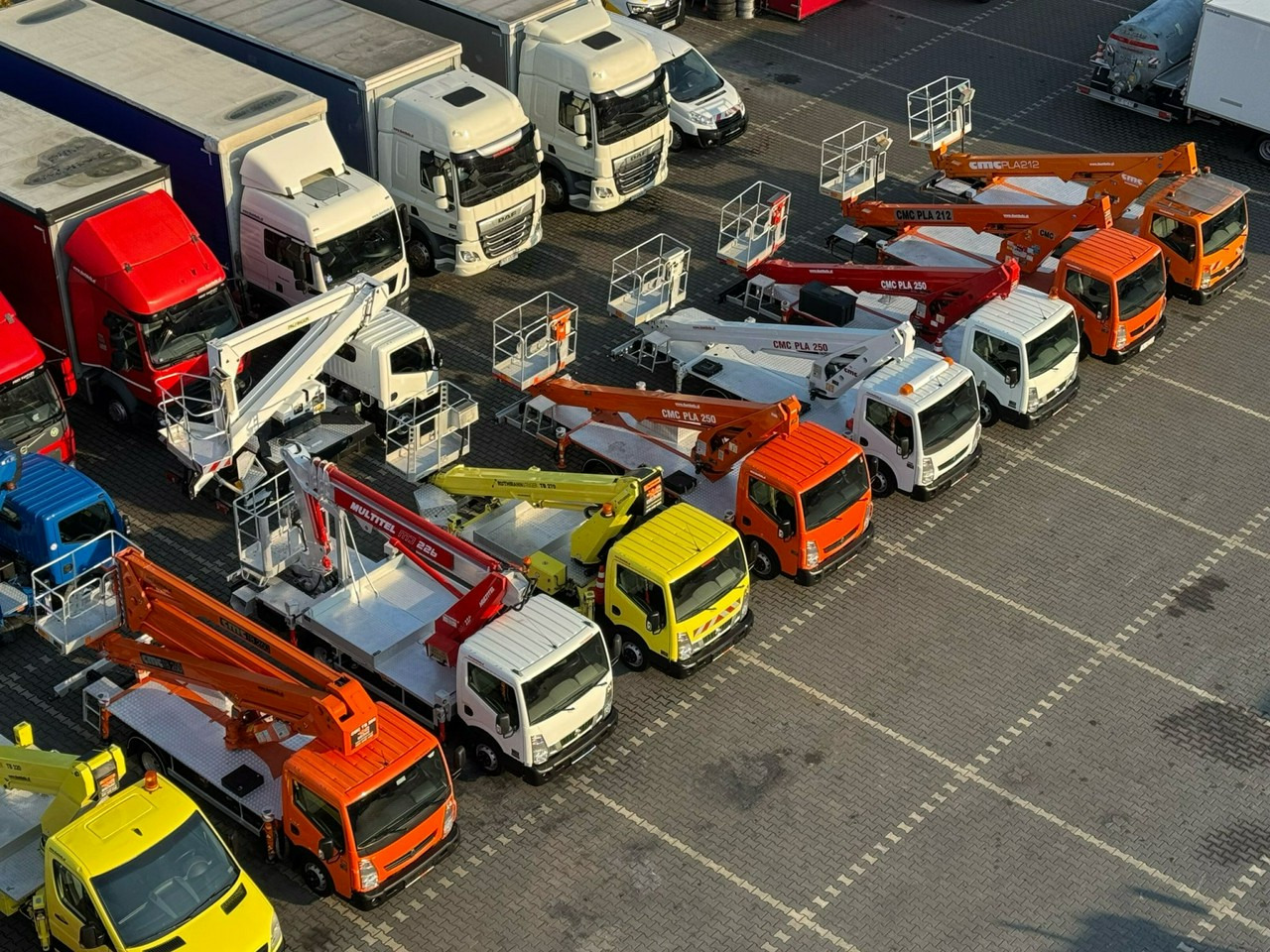 Nissan Cabstar - פלטפורמה אווירית מותקנת על משאית: תמונה 2 Nissan Cabstar - פלטפורמה אווירית מותקנת על משאית: תמונה 2