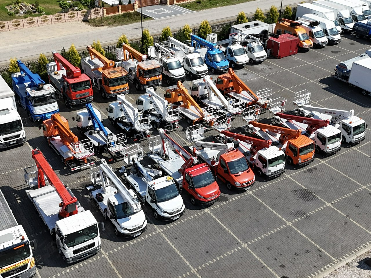 Nissan Zwyżka Podnośnik Koszowy 4X4 CABSTAR MAXITY SPRINTER - פלטפורמה אווירית מותקנת על משאית: תמונה 2 Nissan Zwyżka Podnośnik Koszowy 4X4 CABSTAR MAXITY SPRINTER - פלטפורמה אווירית מותקנת על משאית: תמונה 2