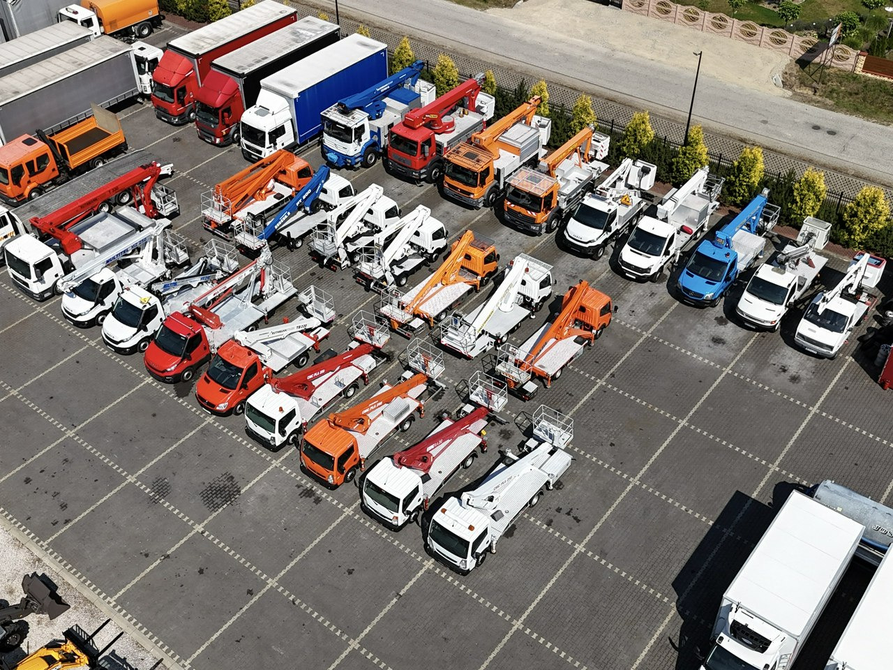 Nissan Zwyżka Podnośnik Koszowy 4X4 CABSTAR MAXITY SPRINTER - פלטפורמה אווירית מותקנת על משאית: תמונה 3 Nissan Zwyżka Podnośnik Koszowy 4X4 CABSTAR MAXITY SPRINTER - פלטפורמה אווירית מותקנת על משאית: תמונה 3