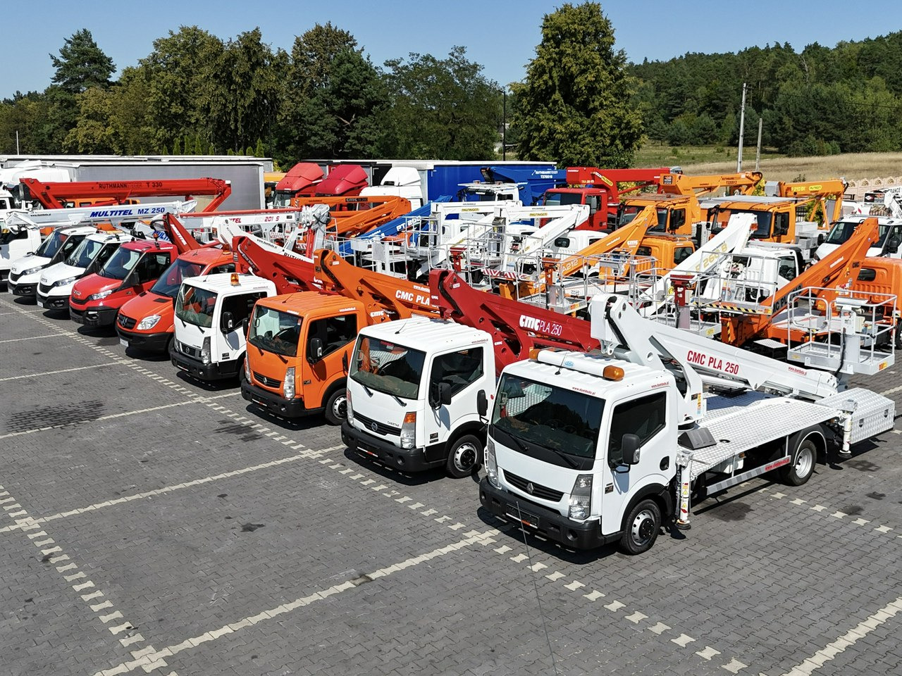 Nissan Zwyżka Podnośnik Koszowy 4X4 CABSTAR MAXITY SPRINTER - פלטפורמה אווירית מותקנת על משאית: תמונה 1 Nissan Zwyżka Podnośnik Koszowy 4X4 CABSTAR MAXITY SPRINTER - פלטפורמה אווירית מותקנת על משאית: תמונה 1