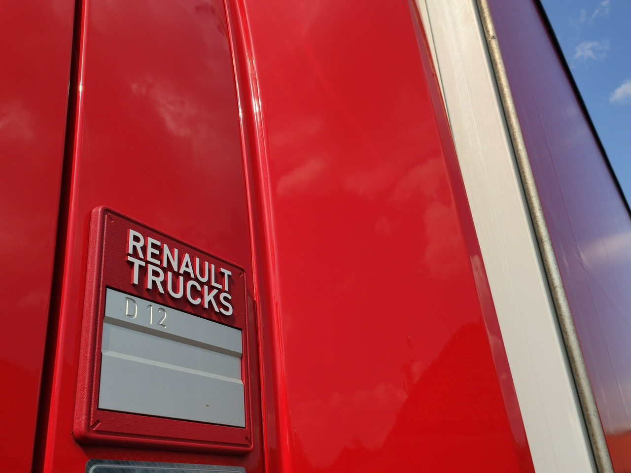 Renault D12.240 E6 Firana Tył Drzwi Dach Zsuwany Długa 830cm - משאית וילונות צד: תמונה 3 Renault D12.240 E6 Firana Tył Drzwi Dach Zsuwany Długa 830cm - משאית וילונות צד: תמונה 3