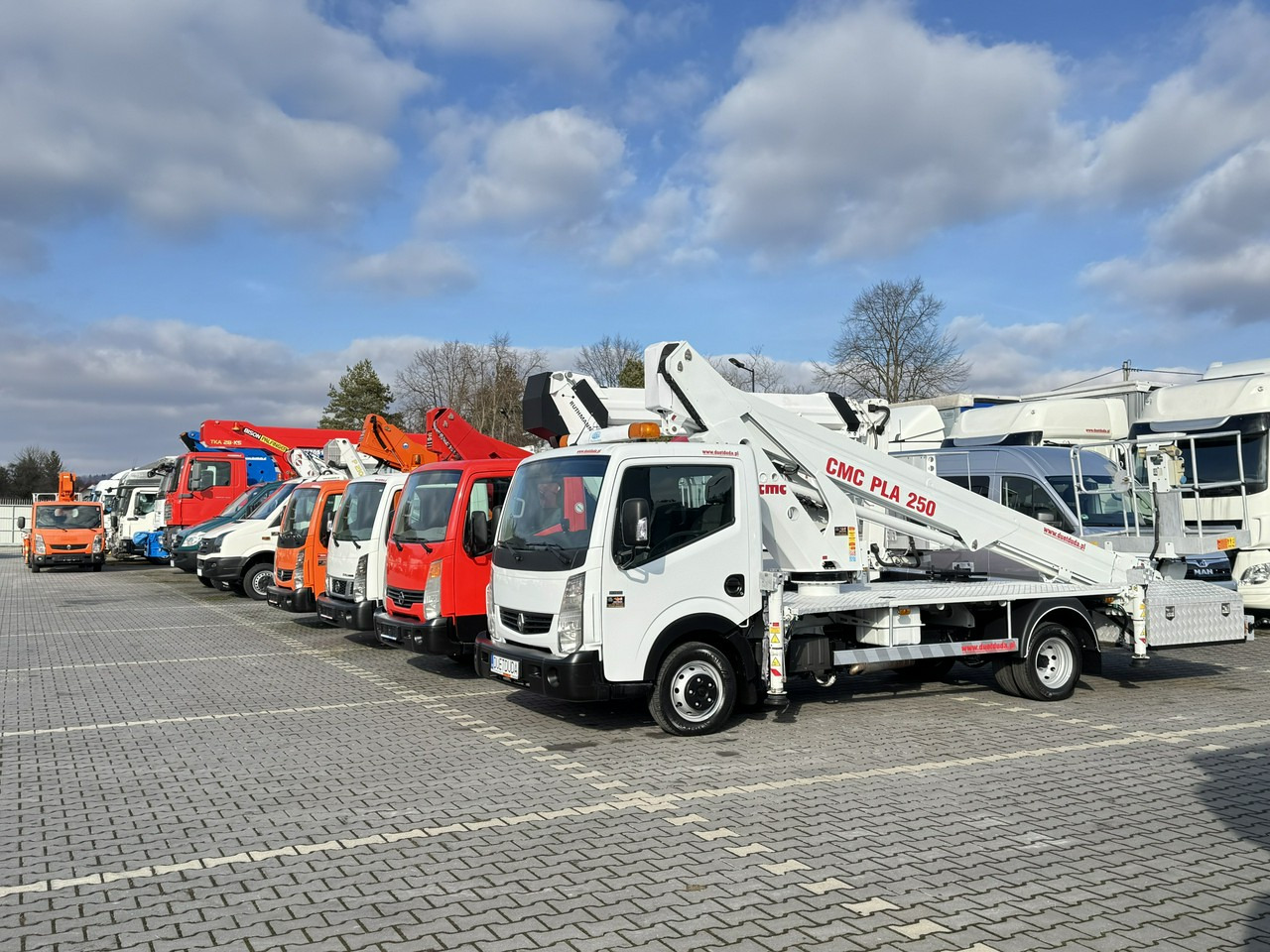 Renault Maxity - פלטפורמה אווירית מותקנת על משאית: תמונה 1 Renault Maxity - פלטפורמה אווירית מותקנת על משאית: תמונה 1