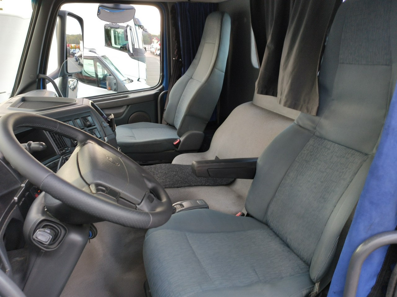 משאית דילוג העמסה Volvo FM 410 E5 Bramowiec Hakowiec 6x2 Oś Skrętna / Podnoszona Automat: תמונה 23 משאית דילוג העמסה Volvo FM 410 E5 Bramowiec Hakowiec 6x2 Oś Skrętna / Podnoszona Automat: תמונה 23