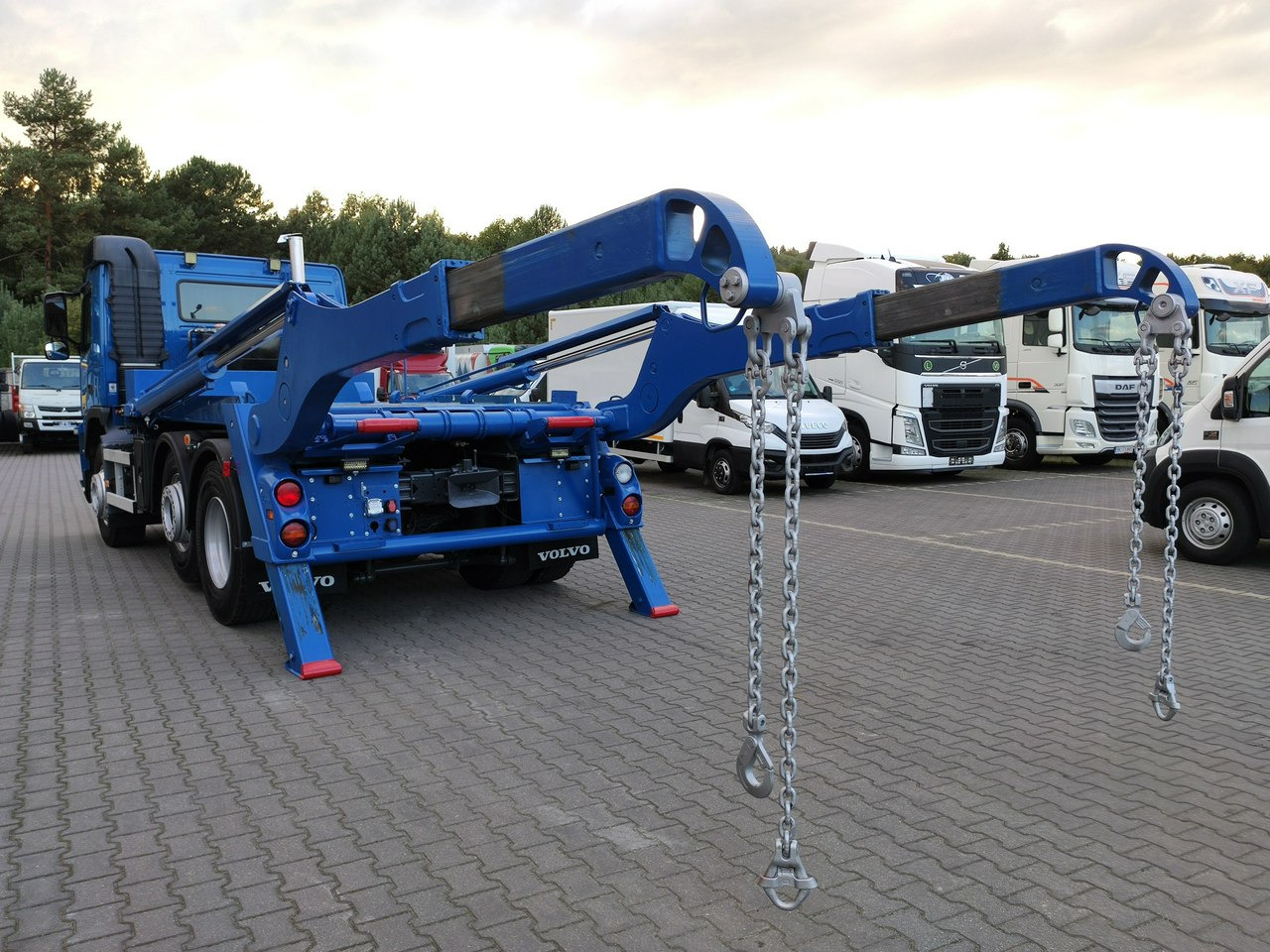 משאית דילוג העמסה Volvo FM 410 E5 Bramowiec Hakowiec 6x2 Oś Skrętna / Podnoszona Automat: תמונה 17 משאית דילוג העמסה Volvo FM 410 E5 Bramowiec Hakowiec 6x2 Oś Skrętna / Podnoszona Automat: תמונה 17