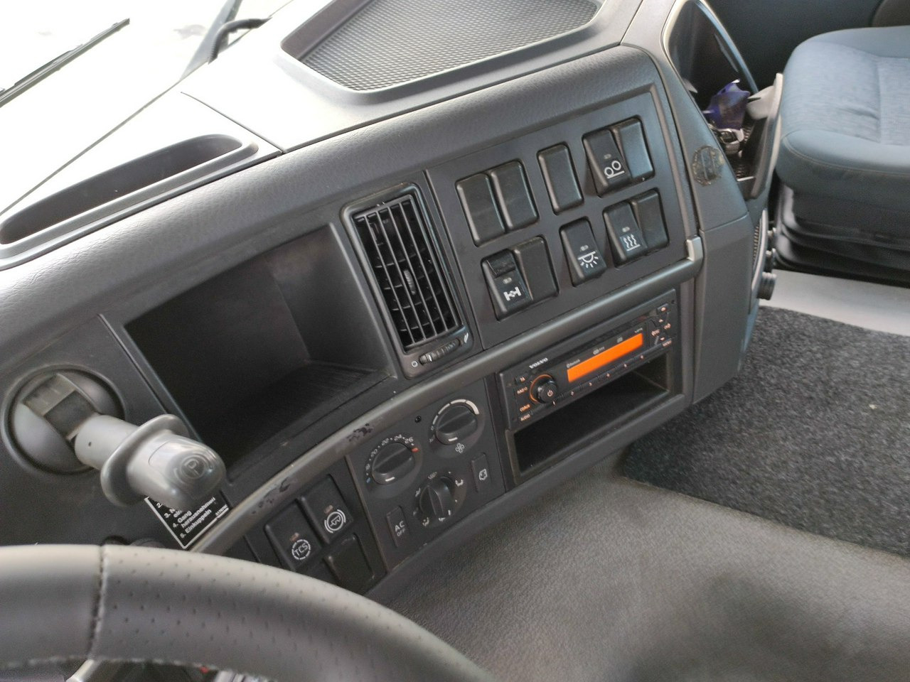 משאית דילוג העמסה Volvo FM 410 E5 Bramowiec Hakowiec 6x2 Oś Skrętna / Podnoszona Automat: תמונה 27 משאית דילוג העמסה Volvo FM 410 E5 Bramowiec Hakowiec 6x2 Oś Skrętna / Podnoszona Automat: תמונה 27