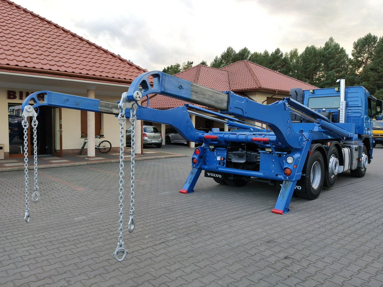 משאית דילוג העמסה Volvo FM 410 E5 Bramowiec Hakowiec 6x2 Oś Skrętna / Podnoszona Automat: תמונה 16 משאית דילוג העמסה Volvo FM 410 E5 Bramowiec Hakowiec 6x2 Oś Skrętna / Podnoszona Automat: תמונה 16