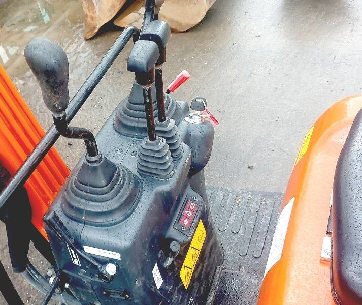 Hitachi ZX 10 U-6 - מיני מחפר: תמונה 5 Hitachi ZX 10 U-6 - מיני מחפר: תמונה 5