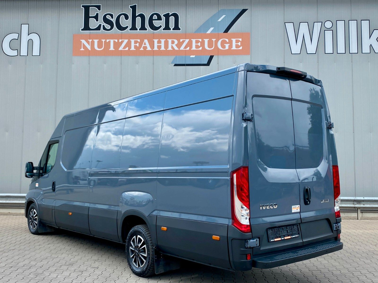 Iveco 35 S 16 Daily | Schiebetür*Kamera*Navi*AC*1.Hand - כלי רכב מסחרי לנוסעים: תמונה 3 Iveco 35 S 16 Daily | Schiebetür*Kamera*Navi*AC*1.Hand - כלי רכב מסחרי לנוסעים: תמונה 3