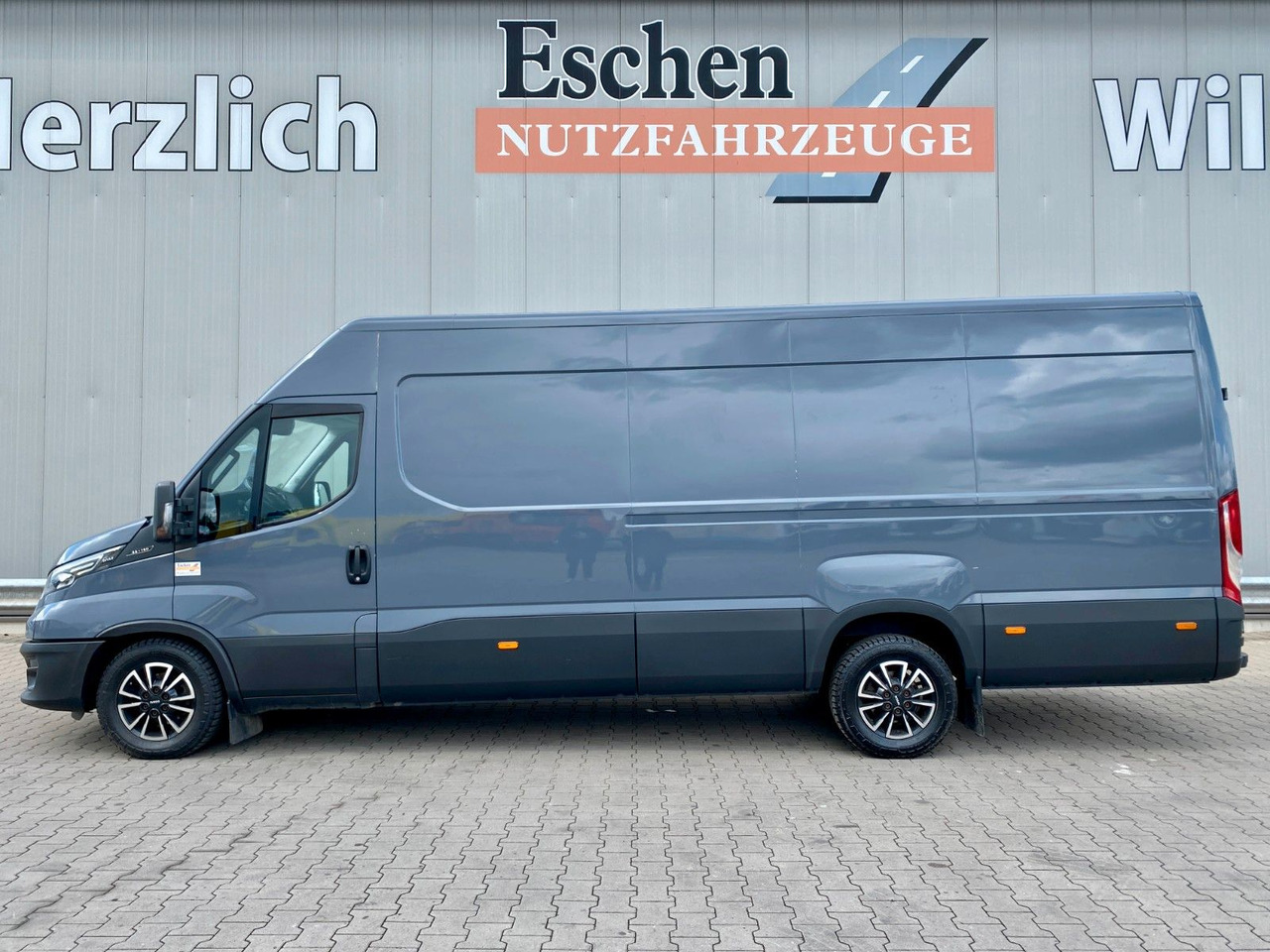 Iveco 35 S 16 Daily | Schiebetür*Kamera*Navi*AC*1.Hand - כלי רכב מסחרי לנוסעים: תמונה 2 Iveco 35 S 16 Daily | Schiebetür*Kamera*Navi*AC*1.Hand - כלי רכב מסחרי לנוסעים: תמונה 2