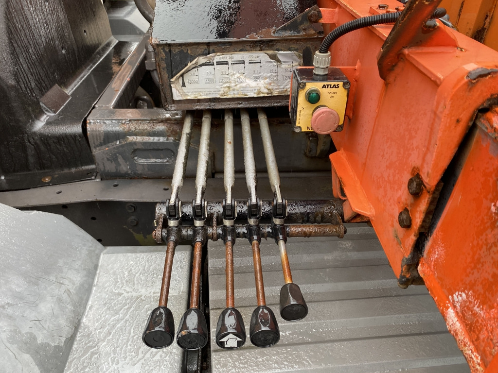 Mercedes-Benz 815 / Atlas-Faltkran - משאית צד נופל/ שטוחה, משאית מנוף: תמונה 2 Mercedes-Benz 815 / Atlas-Faltkran - משאית צד נופל/ שטוחה, משאית מנוף: תמונה 2