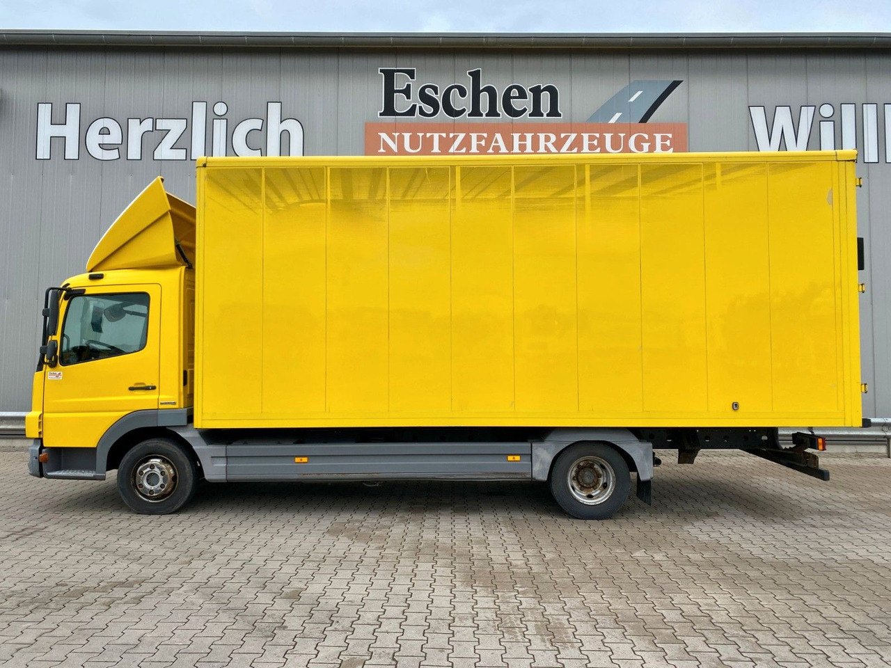 Mercedes-Benz 816 Atego | 3 Sitze*3x Zurrleisten*Portal*ASR Mercedes-Benz 816 Atego | 3 Sitze*3x Zurrleisten*Portal*ASR - משאית תיבה: תמונה 2 Mercedes-Benz 816 Atego | 3 Sitze*3x Zurrleisten*Portal*ASR Mercedes-Benz 816 Atego | 3 Sitze*3x Zurrleisten*Portal*ASR - משאית תיבה: תמונה 2