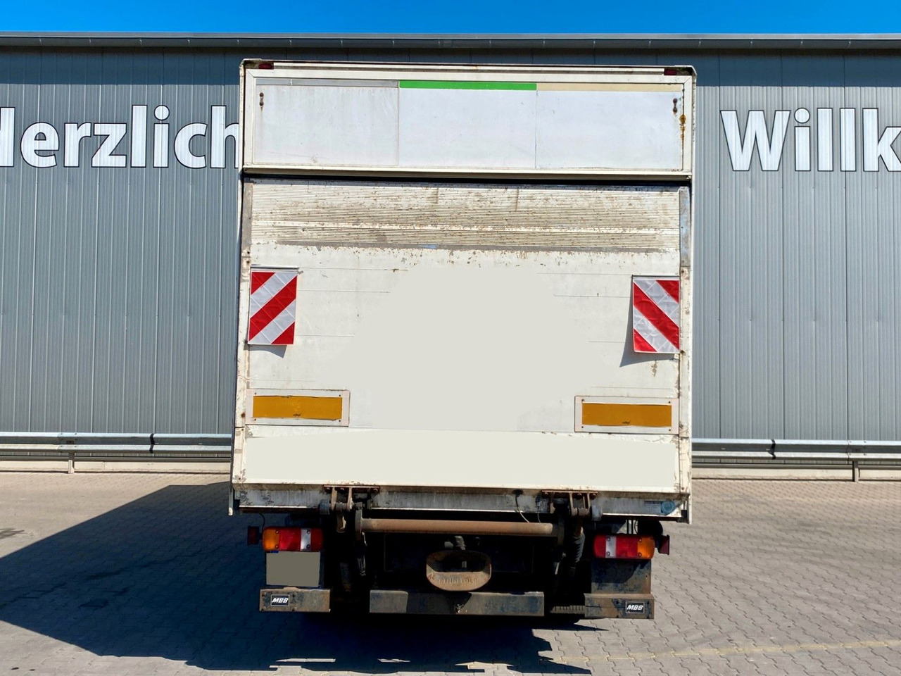 Mercedes-Benz 818 Atego | MBB LBW 1,00to.*3x Sitze*AHK*Teppich - כלי רכב מסחרי עם תיבה: תמונה 4 Mercedes-Benz 818 Atego | MBB LBW 1,00to.*3x Sitze*AHK*Teppich - כלי רכב מסחרי עם תיבה: תמונה 4