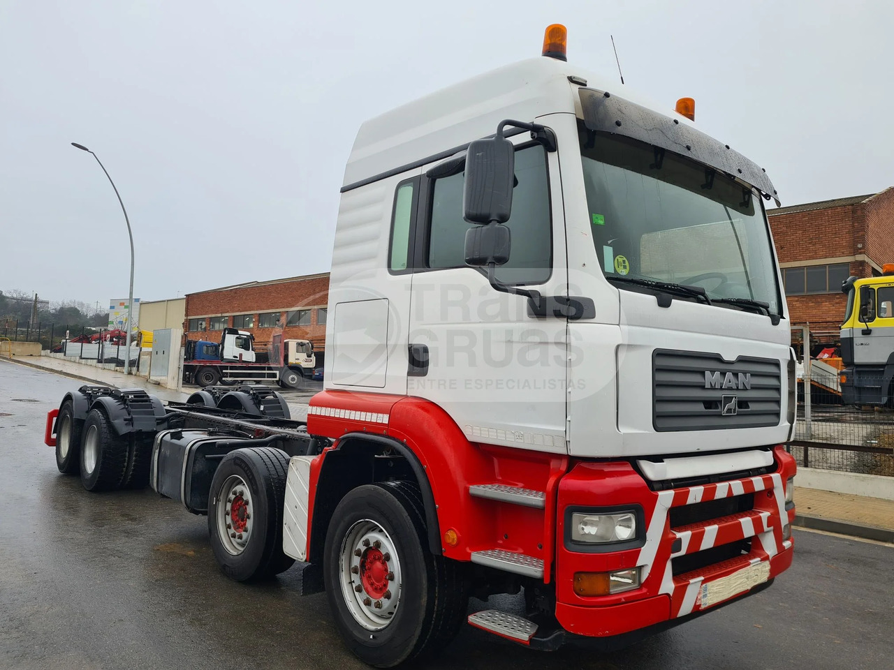 Camión MAN TGA 35.390 de ocasión + F800BXP.26 - משאית עם שלדת תא: תמונה 1 Camión MAN TGA 35.390 de ocasión + F800BXP.26 - משאית עם שלדת תא: תמונה 1