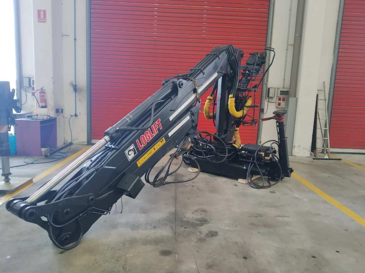 Grúa LOGLIFT 120S79R - עגורן מעמיס עבור משאית: תמונה 4 Grúa LOGLIFT 120S79R - עגורן מעמיס עבור משאית: תמונה 4