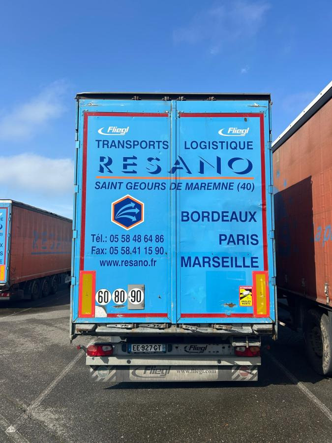 Fliegl - סמיטריילר עם וילונות צד: תמונה 2 Fliegl - סמיטריילר עם וילונות צד: תמונה 2