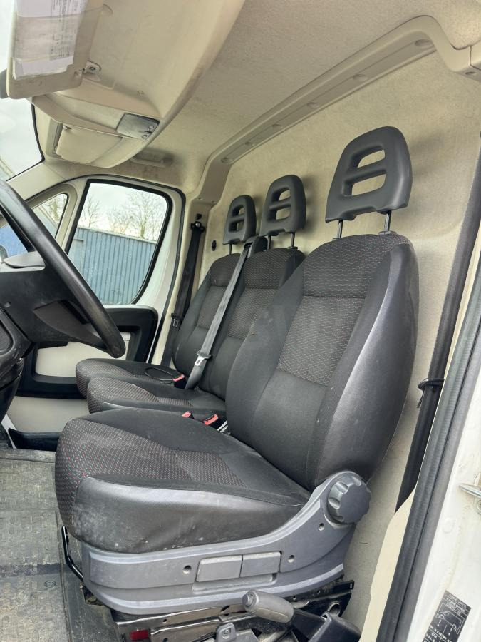 Peugeot Boxer - כלי רכב מסחרי עם לוח: תמונה 2 Peugeot Boxer - כלי רכב מסחרי עם לוח: תמונה 2