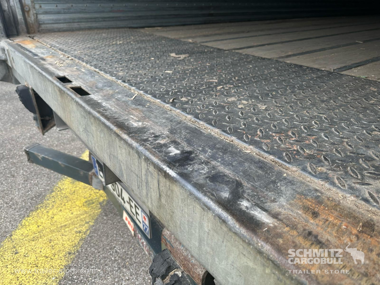 FRUEHAUF Dryfreight Standard Roller shutter door - סמיטריילר בתיבה סגורה: תמונה 4 FRUEHAUF Dryfreight Standard Roller shutter door - סמיטריילר בתיבה סגורה: תמונה 4