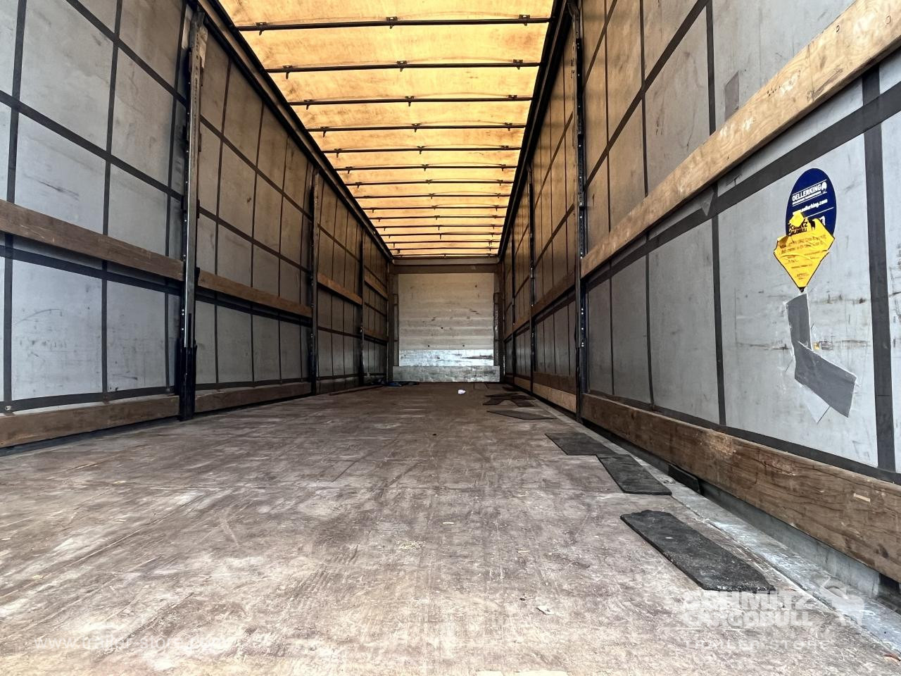 SCHMITZ Curtainsider Mega - סמיטריילר עם וילונות צד: תמונה 3 SCHMITZ Curtainsider Mega - סמיטריילר עם וילונות צד: תמונה 3