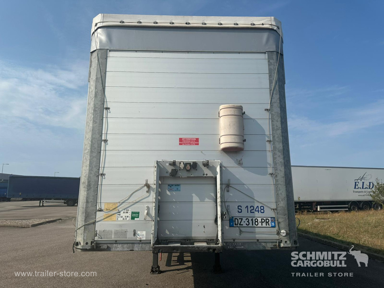 SCHMITZ Curtainsider Standard Taillift - סמיטריילר עם וילונות צד: תמונה 5 SCHMITZ Curtainsider Standard Taillift - סמיטריילר עם וילונות צד: תמונה 5
