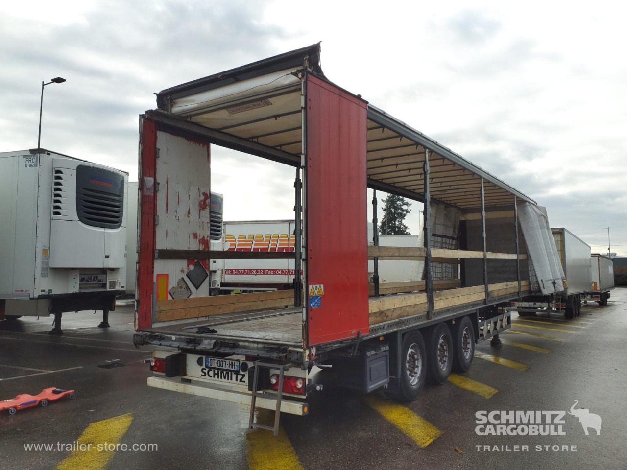 SCHMITZ Curtainsider Standard - סמיטריילר עם וילונות צד: תמונה 2 SCHMITZ Curtainsider Standard - סמיטריילר עם וילונות צד: תמונה 2