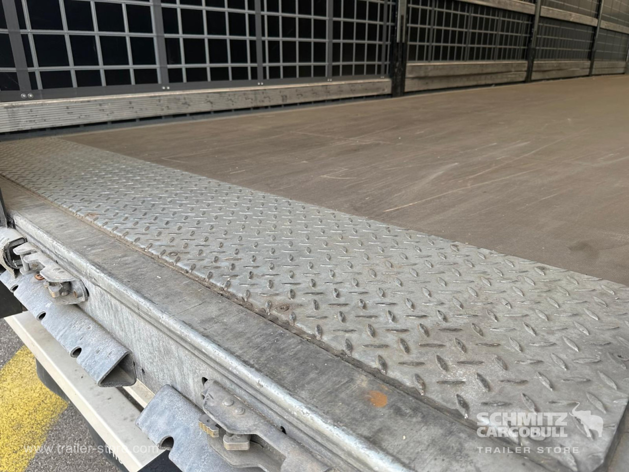 SCHMITZ Curtainsider Standard - סמיטריילר עם וילונות צד: תמונה 5 SCHMITZ Curtainsider Standard - סמיטריילר עם וילונות צד: תמונה 5