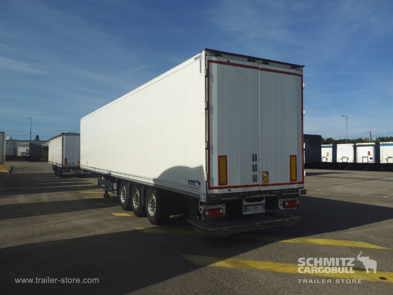 SCHMITZ Dryfreight Standard Taillift - סמיטריילר בתיבה סגורה: תמונה 1 SCHMITZ Dryfreight Standard Taillift - סמיטריילר בתיבה סגורה: תמונה 1