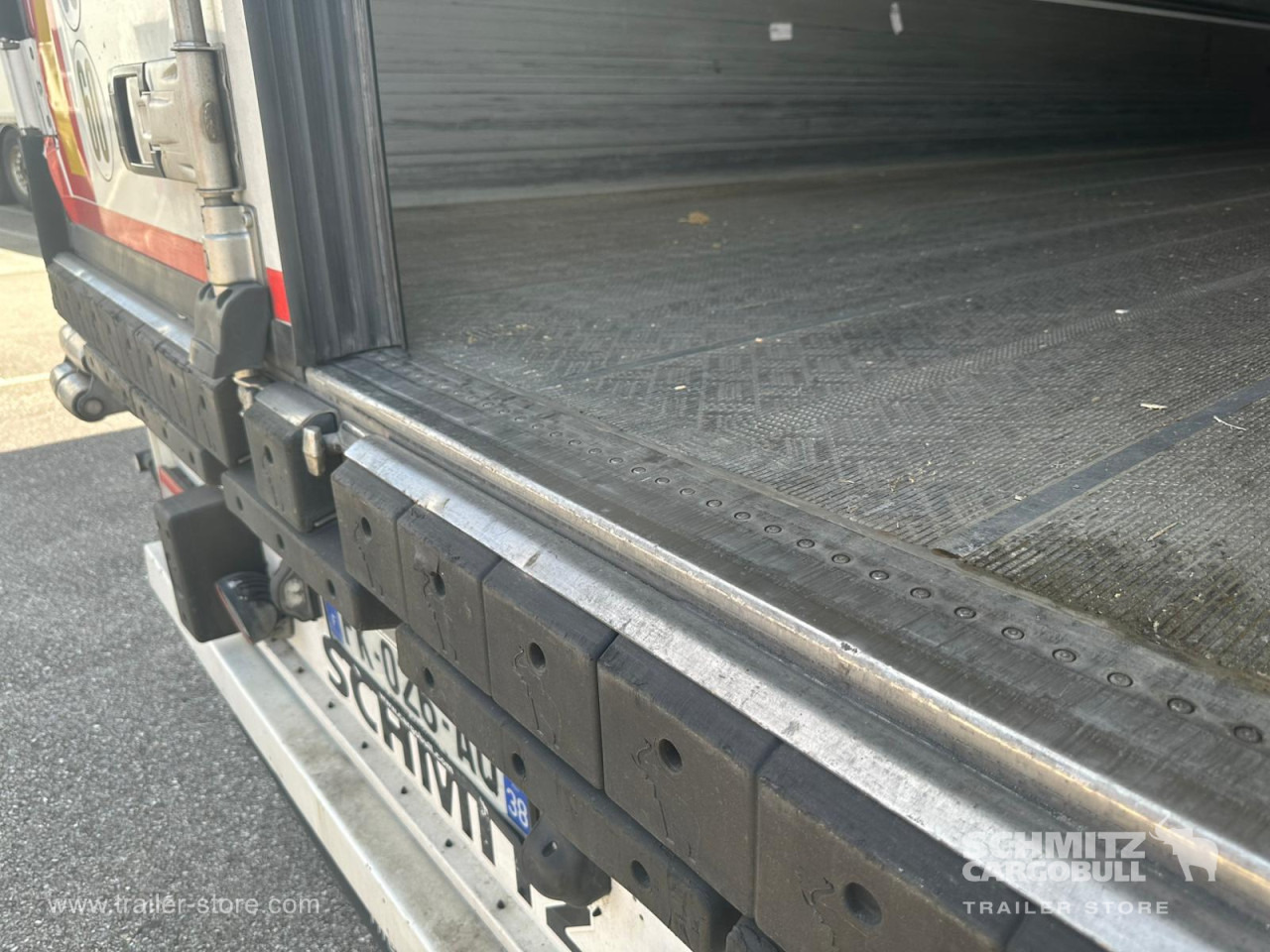 SCHMITZ Reefer Standard Taillift - סמיטריילר איזותרמי: תמונה 4 SCHMITZ Reefer Standard Taillift - סמיטריילר איזותרמי: תמונה 4